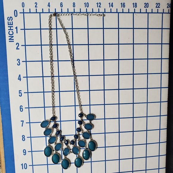 Graduating Blue Green Silver Tone Chain Statement Necklace Faceted Bib Acrylic - Picture 9 of 9
